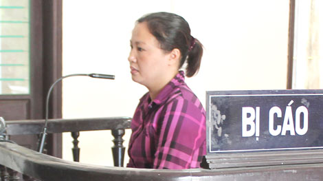 Án chung thân cho phụ nữ mang 6 bánh ma túy Lào vào Việt Nam