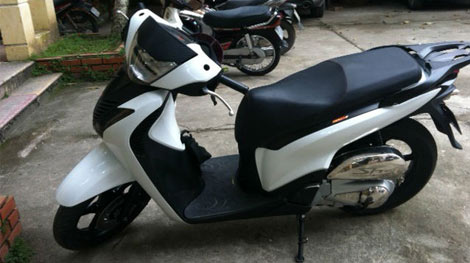 Được trả xe SH, một phụ nữ xúc động cảm ơn cảnh sát