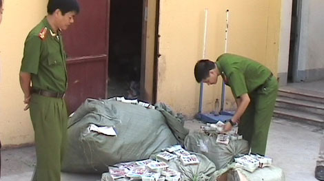 Thu giữ số lượng lớn vỏ bao mì chính Ajinomoto nhập lậu