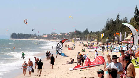 Bẫy tôm hùm con, 'bẫy' luôn cả khách du lịch