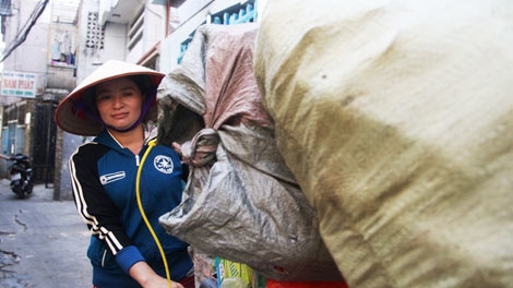 Chị mua ve chai sẽ nhận được 5 triệu yen