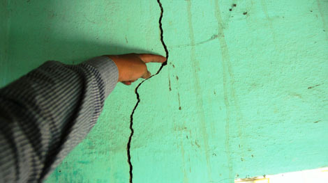 110 hộ dân điêu đứng vì nổ mìn làm đường