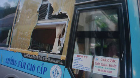 Lại tiếp diễn tình trạng ném đá xe khách