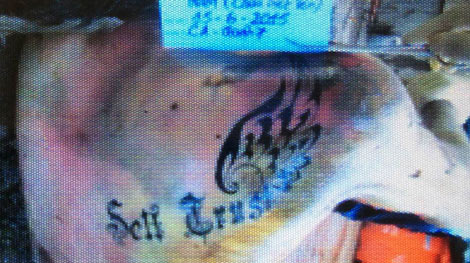 Thi thể với hình xăm lạ trôi trên sông Sài Gòn