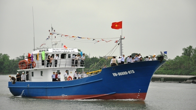 Đóng tàu vỏ thép:  Ngư dân băn khoăn,  nhà quản lý bảo phù hợp