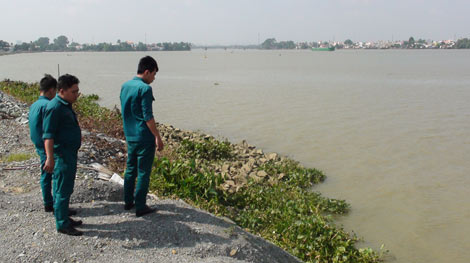 Đi đánh cá, phát hiện thi thể đàn ông mắc lưới