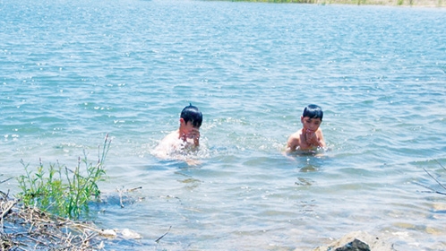 Bé trai 6 tuổi chết đuối thương tâm trên phá Tam Giang