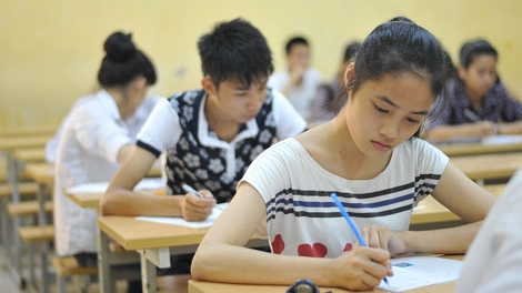 Nhiều thí sinh bị đình chỉ vì mang điện thoại vào phòng thi