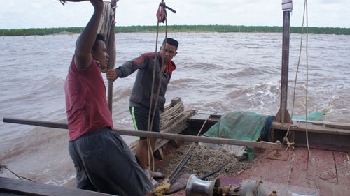 Chính quyền vào cuộc vụ ngư dân bị 'ăn chặn' sản lượng thủy sản 