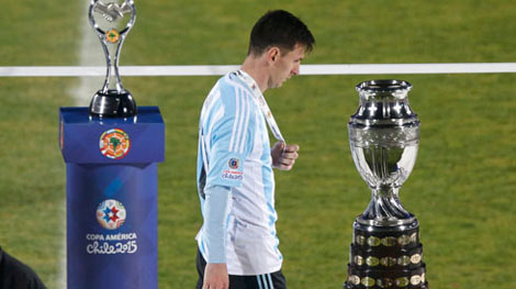 Cay đắng Messi...