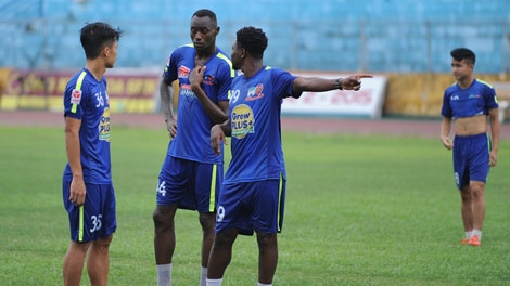 Hai mặt ngoại binh