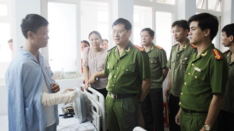 Bắt ma túy, một thiếu tá Công an bị thương