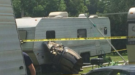 Chiến đấu cơ đâm máy bay du lịch, 2 người thiệt mạng