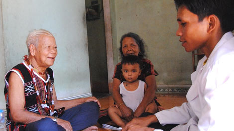 Những già làng hồi sinh làn điệu hát cổ của người Cơ Tu