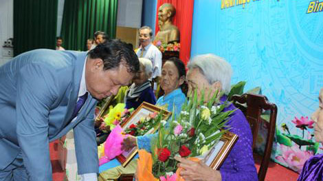 Phong tặng và truy tặng danh hiệu Nhà nước cho 96 Mẹ Việt Nam anh hùng