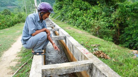 Đục phá kênh, đập phá cửa đóng, mở nước để 'cướp' nước