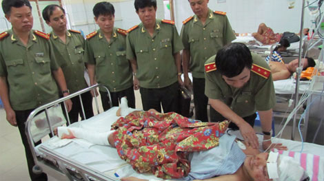 Bộ Công an thăm hỏi nạn nhân mưa lũ tại Quảng Ninh