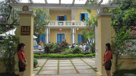 Mở cửa căn nhà của vợ vua Khải Định đón du khách tham quan
