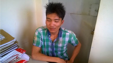 Dùng súng giả và ớt bột đi cướp xe máy