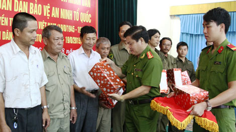 Gặp mặt Công an hưu và lực lượng bảo vệ dân phòng, dân phố