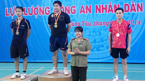 Đại hội Khoẻ ‘Vì an ninh Tổ quốc’: Gặp hai tay vợt vô địch bóng bàn