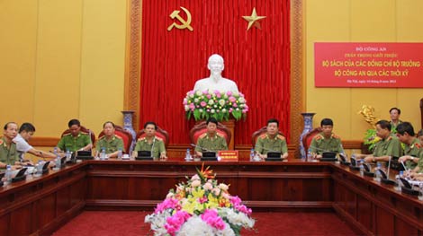 Giới thiệu bộ tư liệu quý về Bộ trưởng Bộ Công an qua các thời kỳ