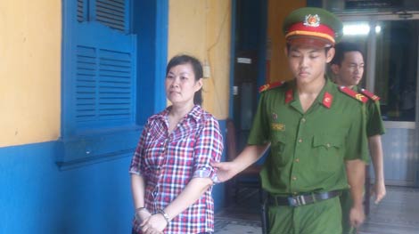 Tạp vụ trộm thẻ tín dụng, chiếm đoạt 277 triệu đồng