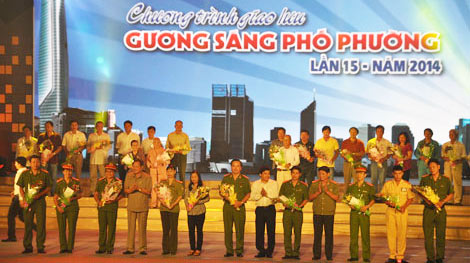 Tôn vinh 5 cá nhân trong chương trình 'Gương sáng phố phường'