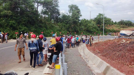 Xe bồn va chạm với xe máy, hai người chết