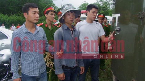 Hiếp dâm còn nhắn tin dọa mẹ nạn nhân 'không làm to chuyện'