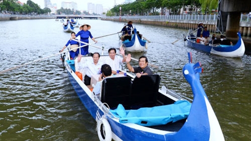 Bồng bềnh trên nước kênh... vừa mừng vừa lo