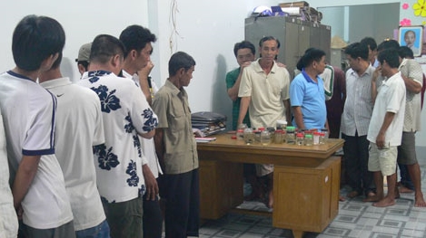 Bắt quả tang 19 đối tượng đang say sưa chọi cá ăn tiền