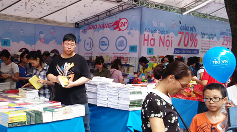 Phong phú thể loại và cơ hội mua sách giảm giá