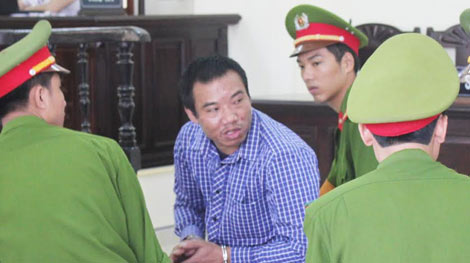 Án chung thân cho phạm nhân nhiễm HIV cứa cổ bạn tù