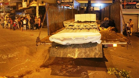 Va chạm với xe chở tôn, nam thanh niên tử vong