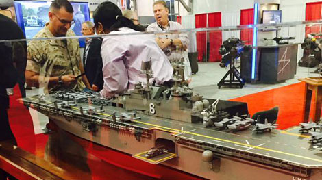 Lính thủy đánh bộ Mỹ khoe "nanh vuốt"  tại Triễn lãm vũ khí