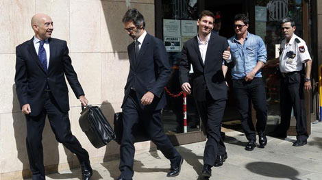 Messi sắp phải hầu tòa