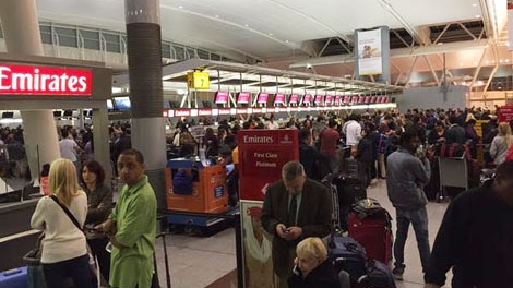 Hệ thống kiểm tra hành khách “treo”, nhiều sân bay tê liệt