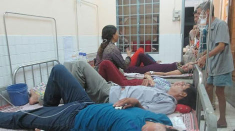 Cả trăm người ngộ độc sau khi rời tiệc cưới