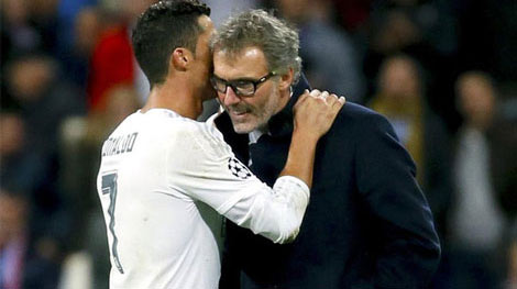 Vì sao Ronaldo thì thầm với HLV đối thủ?