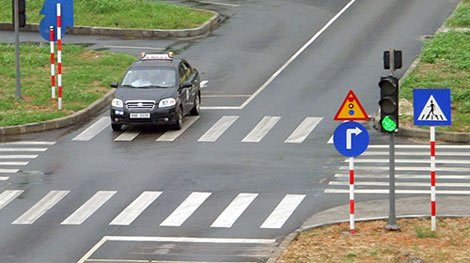 Từ 1/1/2016: Cấp giấy phép lái xe số tự động