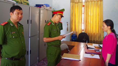 Phù phép hồ sơ đất bồi thường, 2 cán bộ 'dính' vòng lao lý