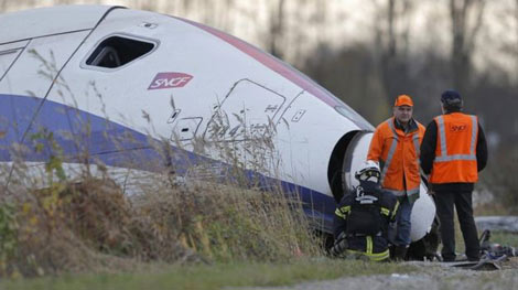 Có trẻ em trên chuyến tàu cao tốc của Pháp bị tai nạn