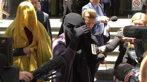 Vợ chiến binh IS phải hầu tòa