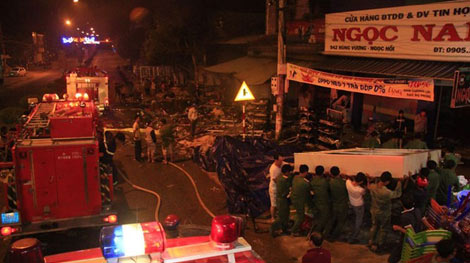 Nửa đêm cửa hàng nội thất phát hỏa, thiệt hại hàng chục tỷ đồng