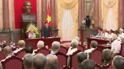 Nâng cao đời sống mọi mặt cho các chiến sĩ cách mạng bị địch bắt, tù đày