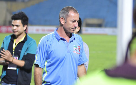 Khi các ông bầu đột nhiên "cầm cờ"