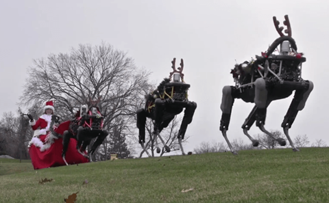 Ông già Noel chuyển quà bằng... robot quân sự