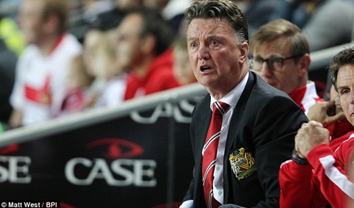 Martinez "đánh đòn" Van Gaal