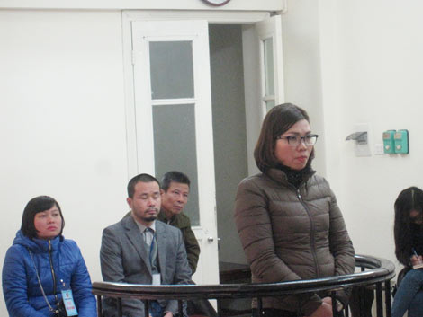 Giả nhân viên ngân hàng lừa bán đất phát mại